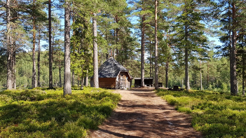 Ängebytjärns kåta och vindskydd