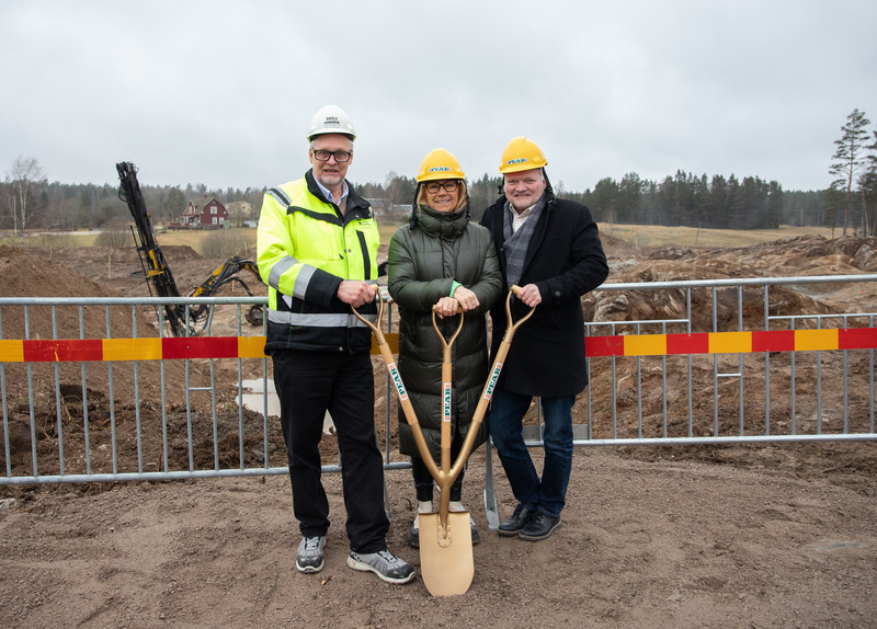 Det första spadtaget för byggnationen av nya särskilda boendet på Tjuke, Västra Åsen