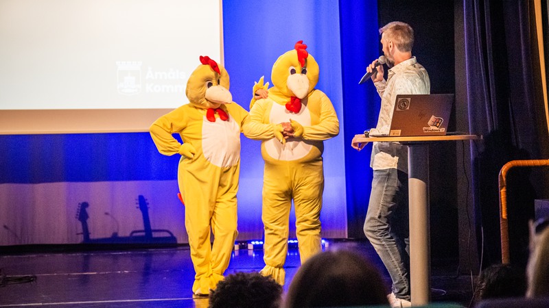 Masked singer Karlberg anordnades när åk 1 och 2 på Karlbergsgymnasiet hade skolavslutning. Ej ansikte-indexerat ännu!