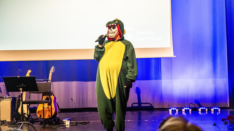 Masked singer Karlberg anordnades när åk 1 och 2 på Karlbergsgymnasiet hade skolavslutning. Ej ansikte-indexerat ännu!