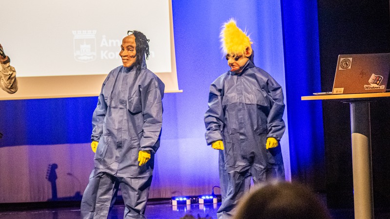 Masked singer Karlberg anordnades när åk 1 och 2 på Karlbergsgymnasiet hade skolavslutning. Ej ansikte-indexerat ännu!